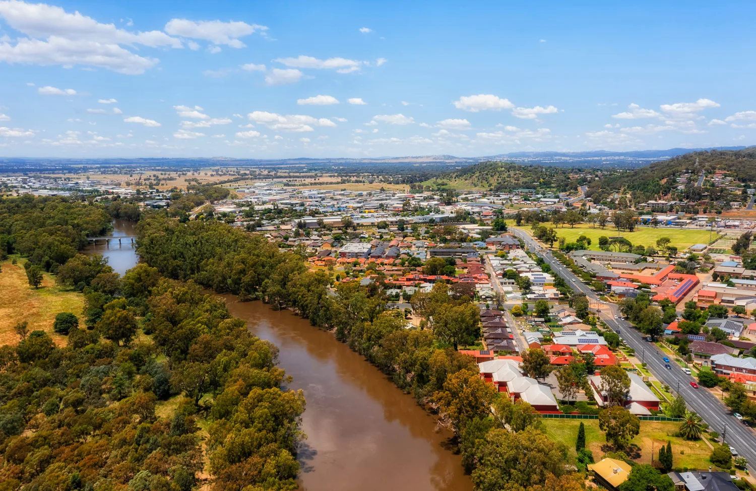 Wagga, Australia, looking from Willian's Hill down Edward Street towards Gumly Gumly over the river Murrumbidgee