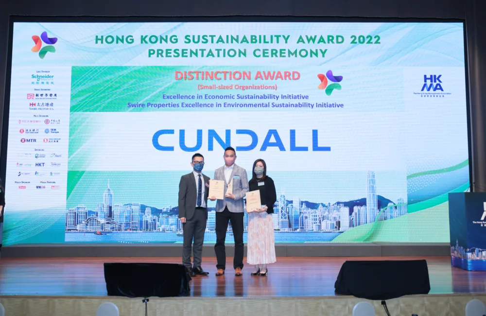 2 Cundall employees on stage reciving a  sertificate for the award win