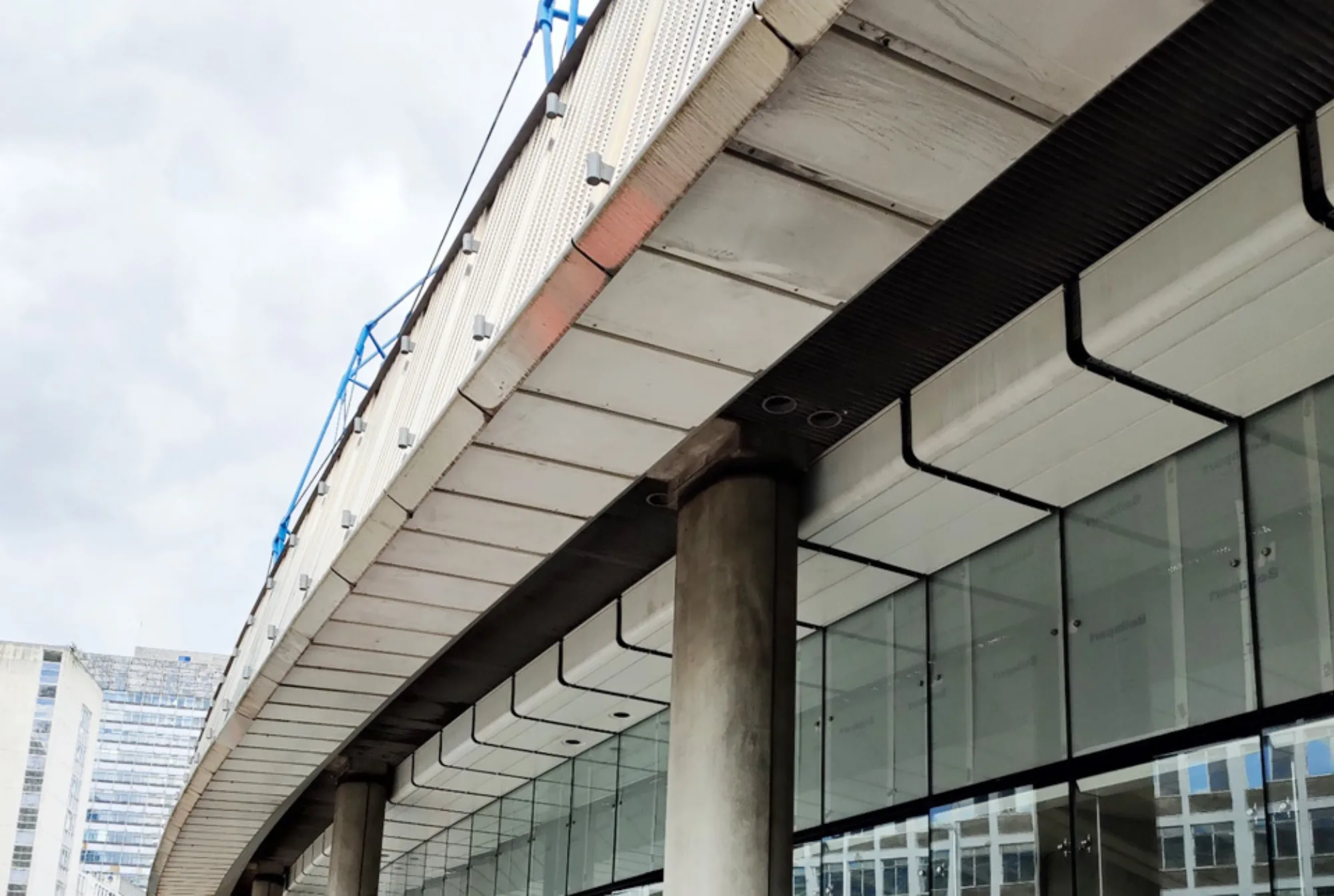 Building façade with cladding and glass and concrete structure